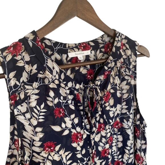 Fun 2 Fun Dark Navy Blue, Cream and Red Floral Sleeveless Blouse - Large - Picture 4 of 4